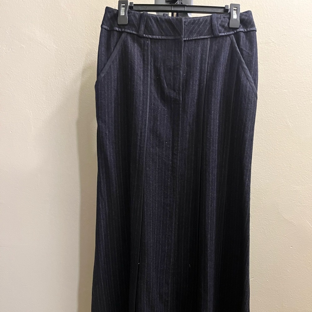 DKNY Navy/white stripes gored skirt. 88% wool.